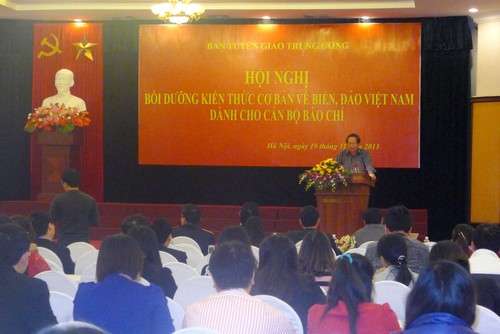 Bồi dưỡng kiến thức về biển, đảo cho cán bộ báo chí